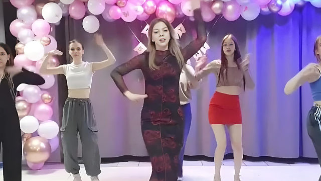 俄罗斯姑娘才艺表演24.02.09_集体舞02