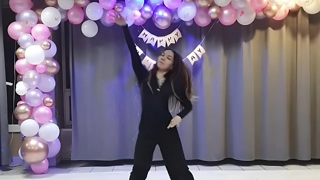 俄罗斯姑娘才艺表演24.02.09_王者(安妮亚)00