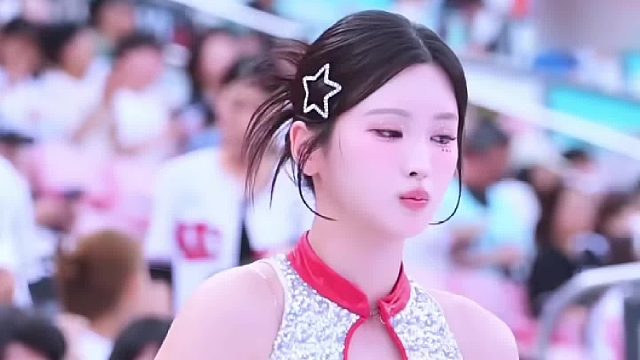 小姐姐的队服好闪亮