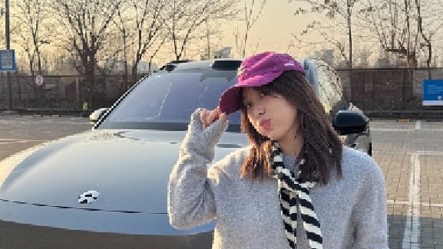 我用三张刮刮乐“绑架”了一位传统豪华油车车主…