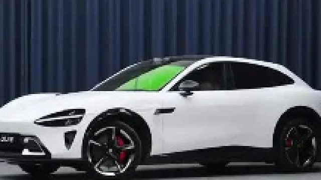 朋友说我的车很像法拉利？但是轮毂差点意思