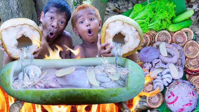 原始技术 - Kmeng Prey - 用椰子煮猪肠，太美味了