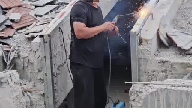 别墅阁楼斜屋顶出入口这样设计避免违建！