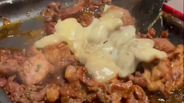 男大学生的晚餐