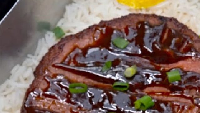 三个各怀心思的人在农村玩盲盒吃饭挑战