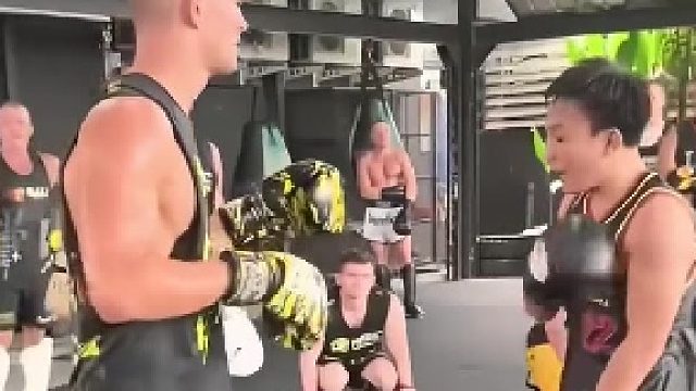 泰拳高手的截击招式！