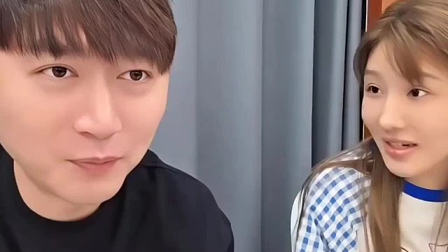 小酷发现乔妹穿潮牌衣服，小手动作吓坏乔妹爆笑如雷