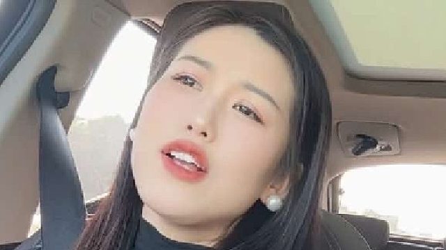 参加兄弟二婚的路上，老婆一直在单曲循环唱这首歌，她这是怎么了？这是什么歌？还怪好听～