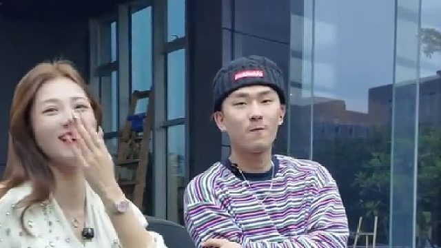 又帅又羞涩98年海鲜养殖户小哥喜提法拉利f8