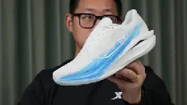 新式分趾碳板 更好的场地感，全场景竞训跑鞋