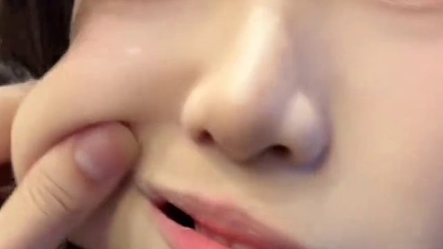 谁懂女朋友化了妆还给我随便捏