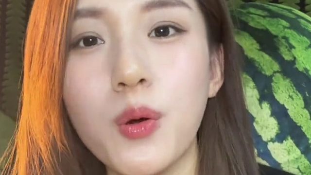 我的贪婪，皮下只是一个被现实吓到发抖的小孩。