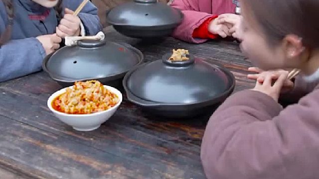 三个各怀心思的女人在乡下猜盲盒