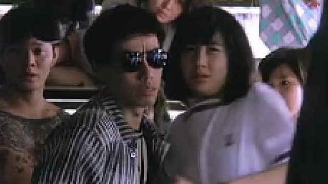 乌鸦哥真下得去手，那个时候的袁洁莹才19岁啊！