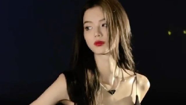 这个机车女孩有点帅