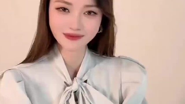 我们可以谈天谈地，唯独不能谈我们现在是什么关系