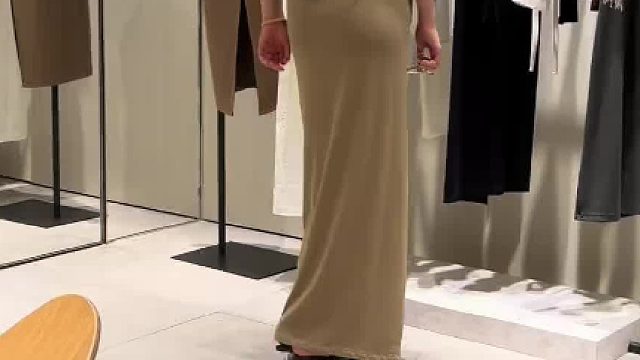 嫂子试衣服扎头发这两下配上音乐还是挺带劲的…