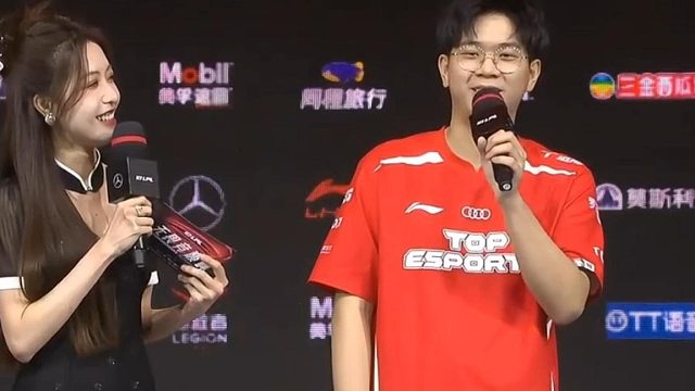 Tian爆料wayward指挥左手玩游戏， 被K怒喷叫NM！左手瞬间普通话都标准了不少