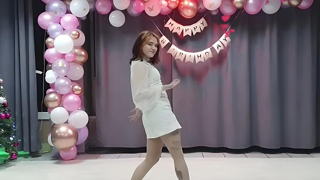 俄罗斯姑娘才艺表演24.02.09_小逗比(安娜)02