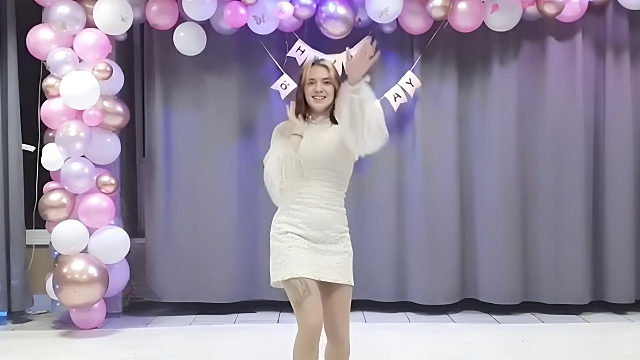 俄罗斯姑娘才艺表演24.02.09_小逗比(安娜)03