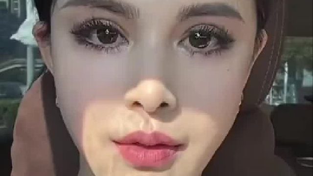 70后女子展示正脸侧脸，依旧漂亮得如同小女生