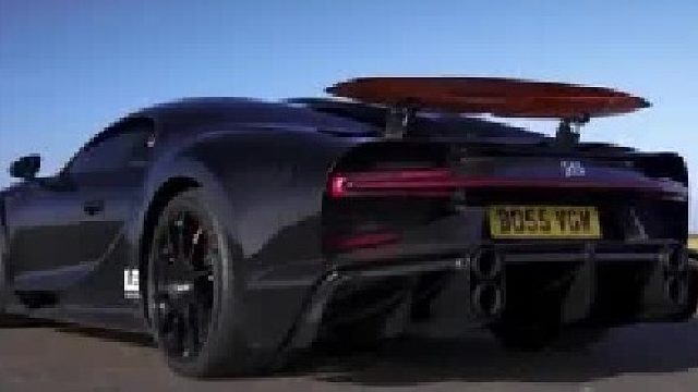 当顶级纯燃油车遇到顶级纯电车，两台车进行直线加速赛，谁要更胜一筹？