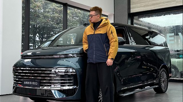 吉利银河新车预售，穿了“马甲”照样认得你！