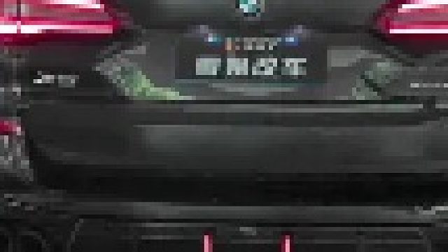 宝马x5尾部同级别非常帅气，简单黑武士尾唇