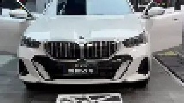 宝马5系提车都会升级宝华发光盖板 后排水晶档把 Vten尾唇