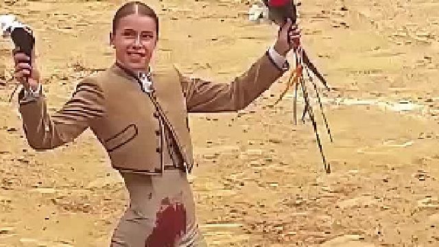 斗牛士的残酷与激情：牛在血与刀中挣扎