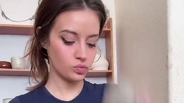 捷克少女的制陶日常，轻松惬意