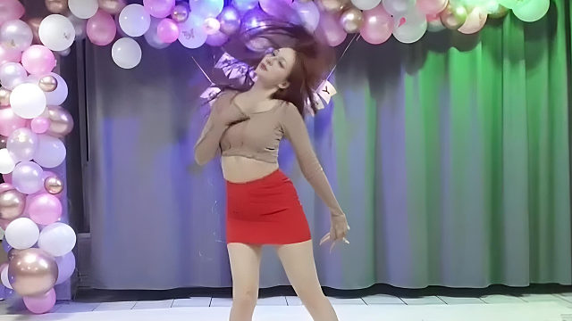 俄罗斯姑娘才艺表演24.02.09_静儿(拉达)02