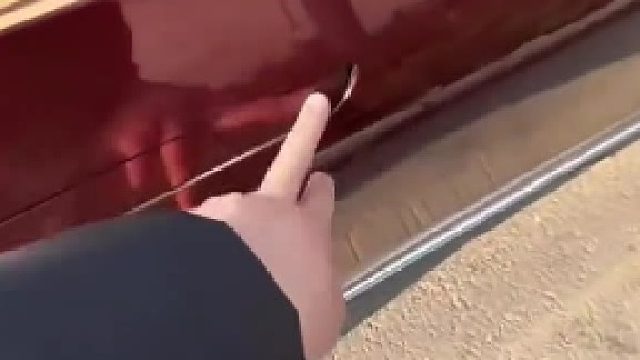 这该怎么办？男子车门把手坏了准备去4S店修，距店2公里时，突然发现质保仅剩1公里