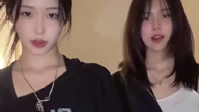 和姐姐一起~跳舞~