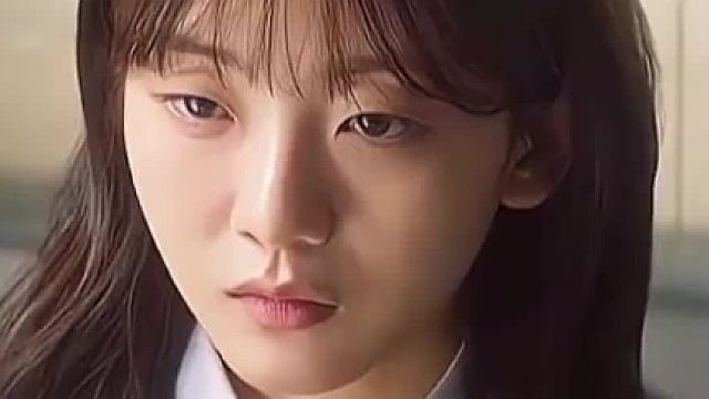 美少女在小隔间发现头顶上有不干净的东西