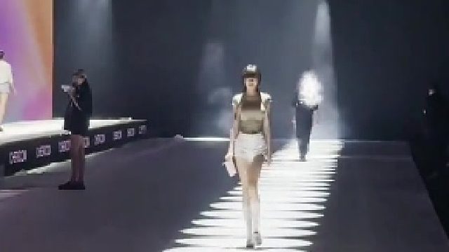 身高181体重96斤罩杯34E鞋码37