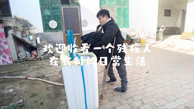 以热爱破荆棘，日子闪着细碎光芒。