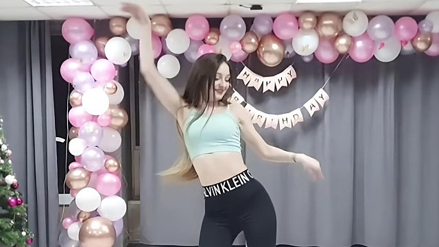 俄罗斯姑娘才艺表演24.02.10_空军(阿妮亚)01