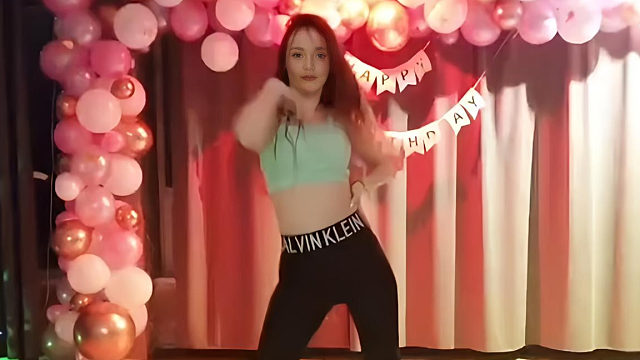 俄罗斯姑娘才艺表演24.02.10_空军(阿妮亚)02