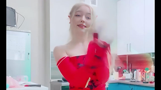 俄罗斯姑娘才艺表演24.02.10_居家跳舞(二丫)03