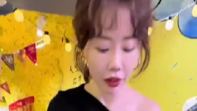 讲究人，亲之前还知道用酒杀菌一下？