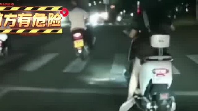 回眸一笑百媚生，“矛盾顷刻尽消失”！