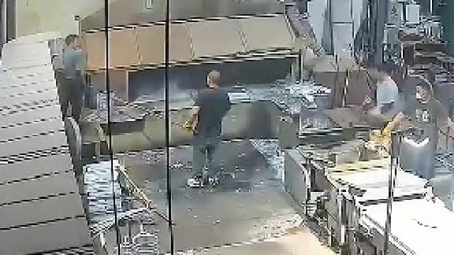 就算是水溅到身上也没事吧，没必要发火吧