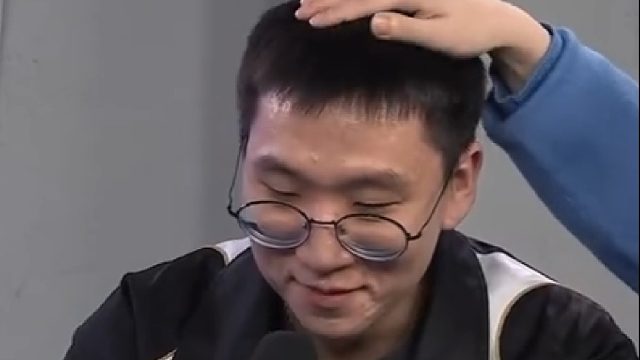 话又说回来，有这样的光头你就不想摸一下？