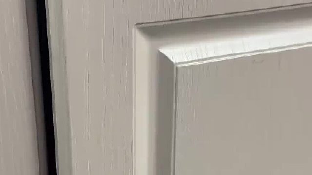 屋里找了半天，原来在衣柜里。