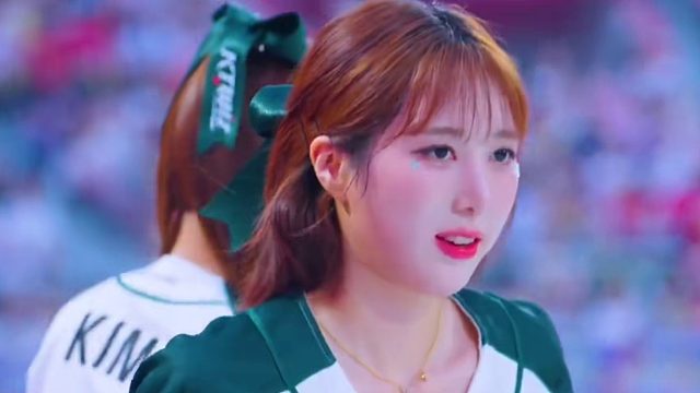 长发飘飘的小姐姐真美