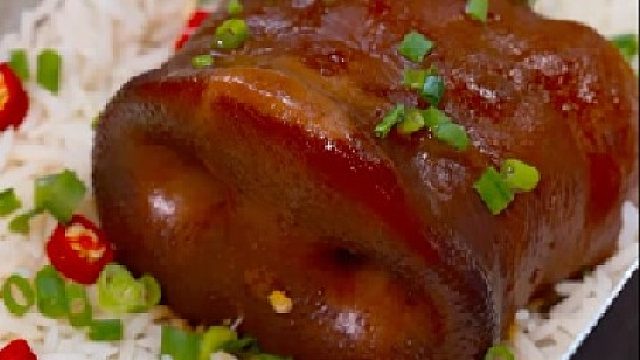 三个各怀心思的人在农村玩盲盒吃饭挑战