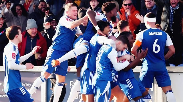 大爆冷！水晶宫被第六级别球队淘汰，麦菲球迷赛后冲场庆祝