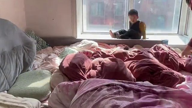 94年“准”单亲宝妈起诉离婚带娃住双胞胎姐姐家，打扫卫生抵房租合集