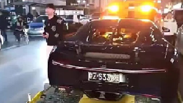 当布加迪偶遇保时捷时